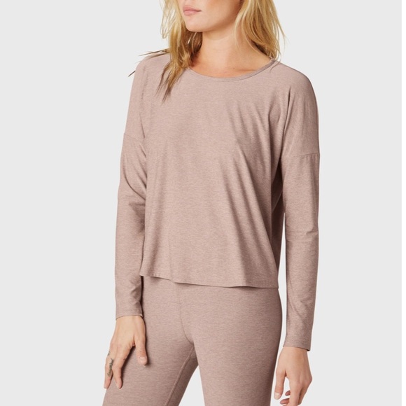 Beyond Yoga Soft Boxy Sun Blocking Featherweight Morning Light Pullover Tan Chai - Picture 2 of 8